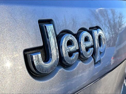 Used 2015 Jeep Grand Cherokee Limited w/ Luxury Group II image 29