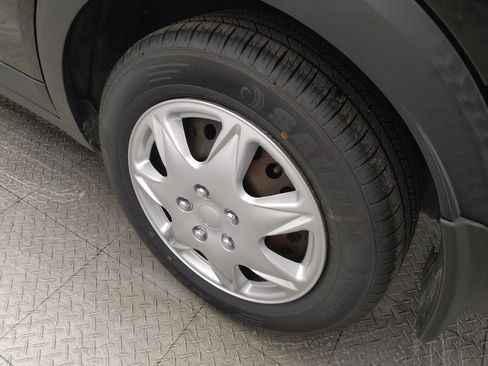 Used 2021 Nissan Kicks S image 31