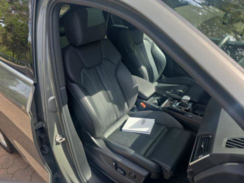 Used 2023 Audi Q5 2.0T Premium w/ Convenience Package image 12