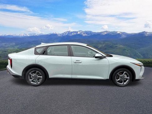 Used 2025 Kia K4 LXS FWD image 7