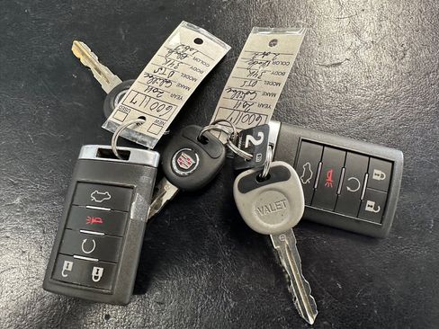 Used 2011 Cadillac DTS Limousine image 42