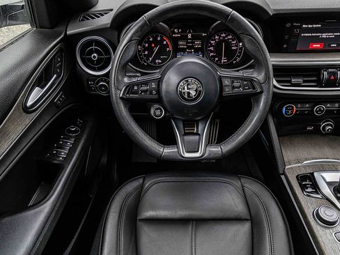 Used 2022 Alfa Romeo Stelvio Ti image 18