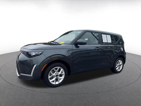 Used 2025 Kia Soul LX w/ LX Technology Package FWD image 8