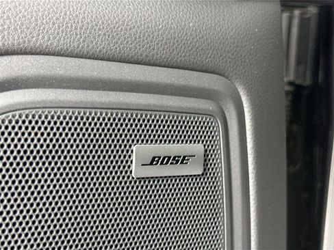 Certified 2025 Porsche Macan Turbo AWD/4WD image 32