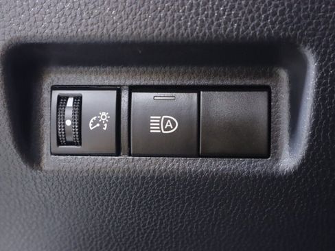 Used 2022 Toyota RAV4 LE AWD/4WD image 10