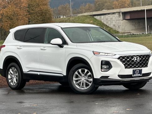 Used 2019 Hyundai Santa Fe SE image 1