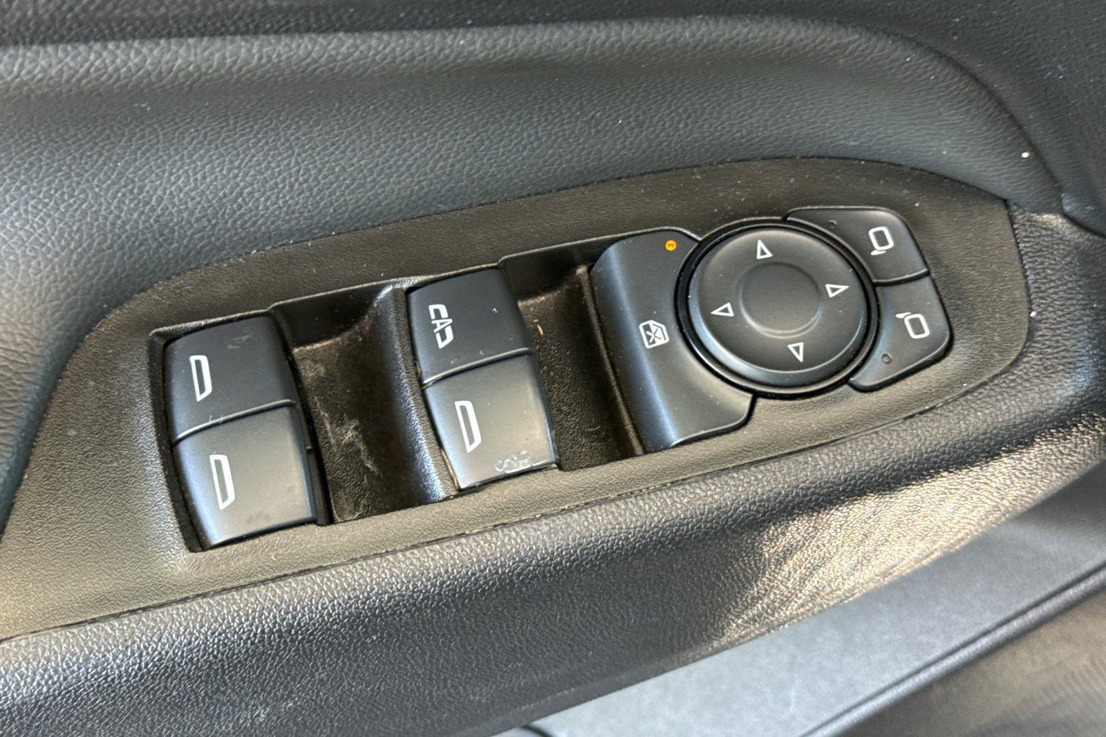 Used 2024 Chevrolet Equinox LT FWD image 17