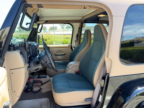 Used 2002 Jeep Wrangler Sahara AWD/4WD image 9