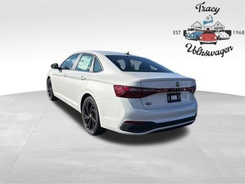 New 2025 Volkswagen Jetta SE image 5