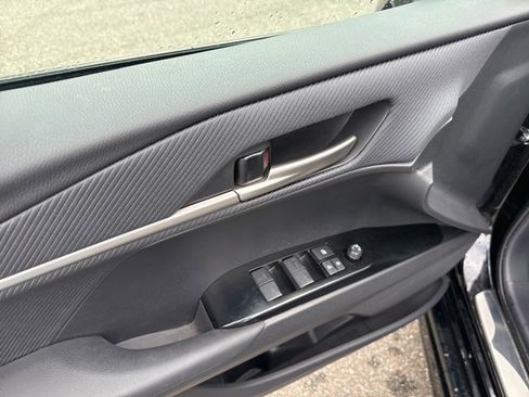 Used 2025 Toyota Camry SE image 30