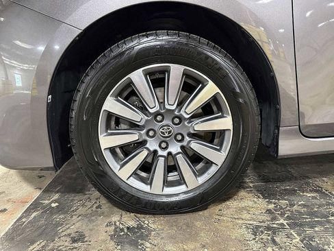 Used 2020 Toyota Sienna LE w/ LE Preferred Package AWD/4WD image 10