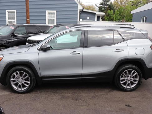 Used 2024 GMC Terrain SLT image 2