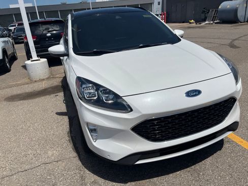 Used 2020 Ford Escape Titanium AWD/4WD image 22