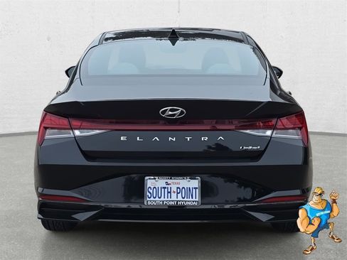 Certified 2022 Hyundai Elantra Limited image 6