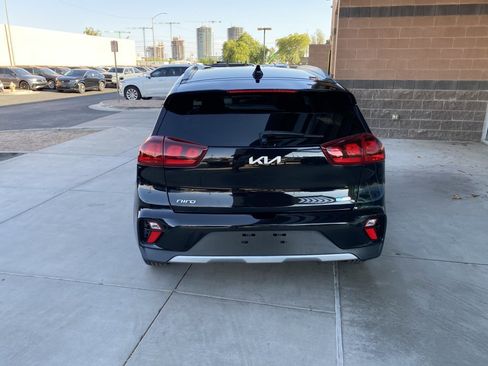 Used 2022 Kia Niro LXS image 4