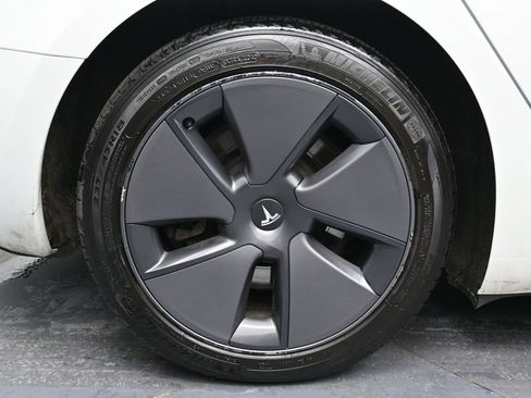 Used 2023 Tesla Model 3 Standard Range image 12