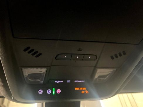 Used 2023 Chevrolet Equinox Premier image 27