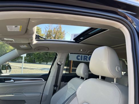 Used 2023 Volkswagen Atlas SEL Premium image 21