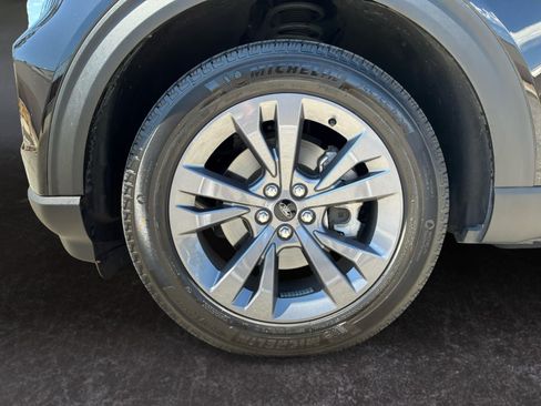 Used 2023 Ford Explorer XLT w/ Equipment Group 202A AWD/4WD image 9
