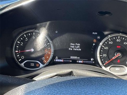 Used 2016 Jeep Renegade Trailhawk w/ Premium Trailhawk Package image 29