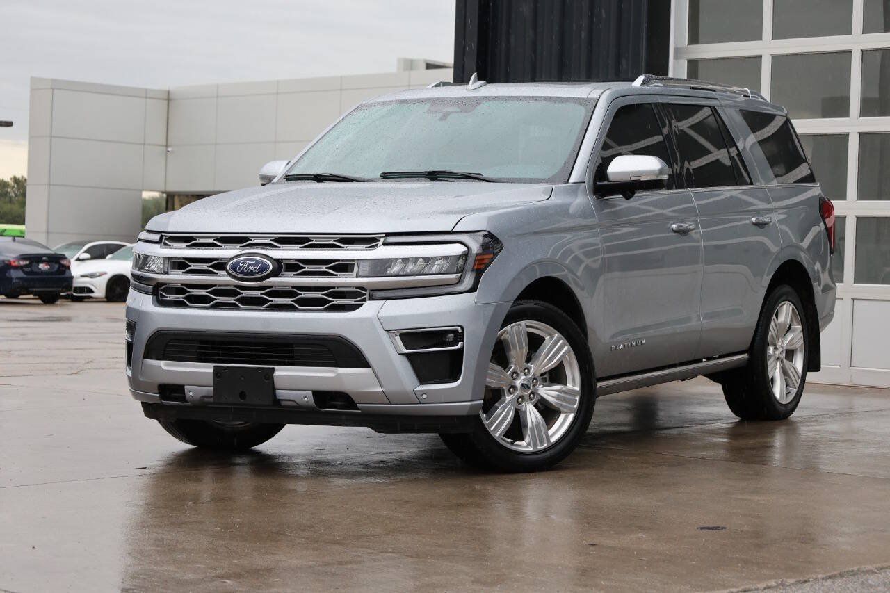Used 2023 Ford Expedition Platinum AWD/4WD image 3