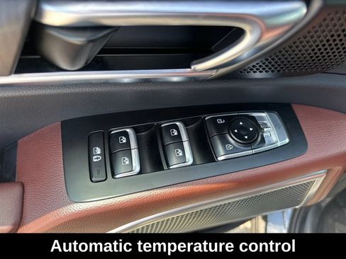 Used 2024 Kia Telluride EX w/ EX Captain's Chair Package AWD/4WD image 12
