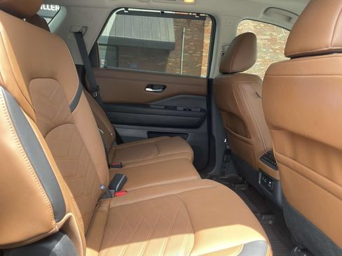 Used 2025 Nissan Pathfinder Platinum w/ Cargo Package AWD/4WD image 15