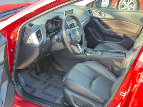 Used 2018 MAZDA MAZDA3 Touring FWD image 11