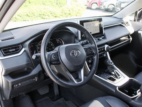Used 2023 Toyota RAV4 XLE Premium image 18