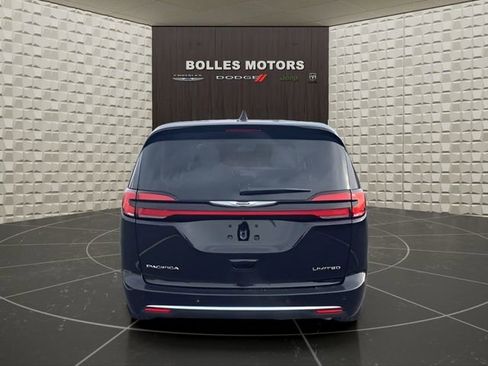 Certified 2024 Chrysler Pacifica Limited image 6