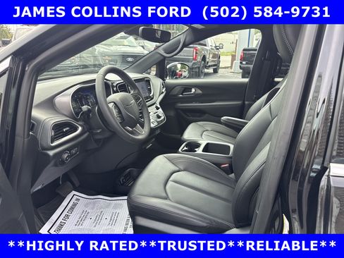 Used 2025 Chrysler Pacifica Select FWD image 10