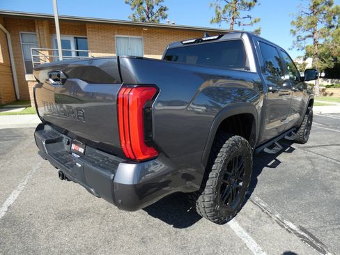 Used 2025 Toyota Tundra Limited AWD/4WD image 9