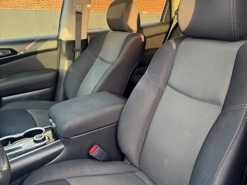 Used 2017 Nissan Pathfinder SV image 16