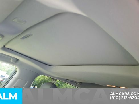 Used 2023 Toyota Highlander XLE AWD/4WD image 18