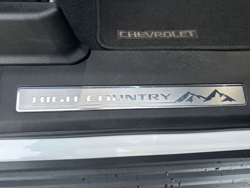 Used 2023 Chevrolet Suburban High Country w/ Premium Package 2 image 16