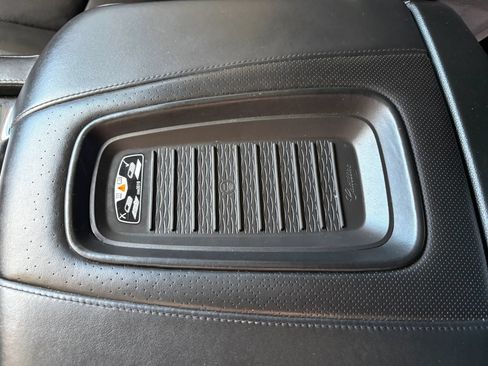 Used 2018 Cadillac Escalade Platinum AWD/4WD image 15