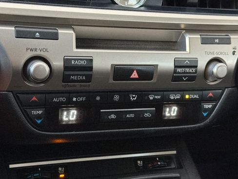 Used 2014 Lexus ES 350 w/ Premium Package FWD image 21