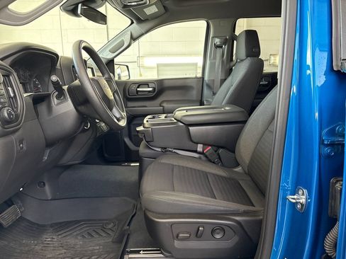 Used 2022 Chevrolet Silverado 1500 Custom Trail Boss AWD/4WD image 16