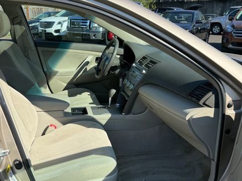 Used 2009 Toyota Camry LE FWD image 29