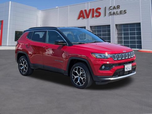Used 2025 Jeep Compass Limited AWD/4WD image 3