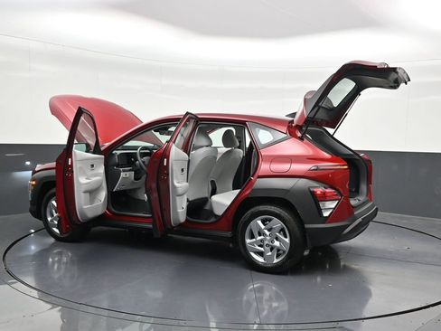 Used 2025 Hyundai Kona SE FWD image 36