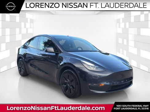 Used 2025 Tesla Model Y Long Range AWD/4WD image 1