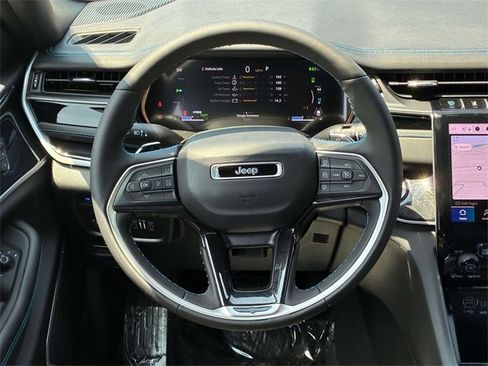 Used 2023 Jeep Grand Cherokee Trailhawk image 15