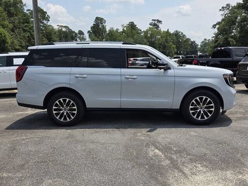 Used 2025 Ford Expedition Platinum AWD/4WD image 16