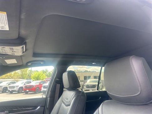 Used 2025 Cadillac XT6 Premium Luxury image 9