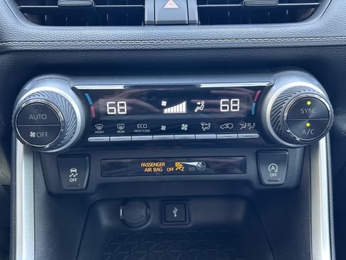 Used 2020 Toyota RAV4 XLE FWD image 29