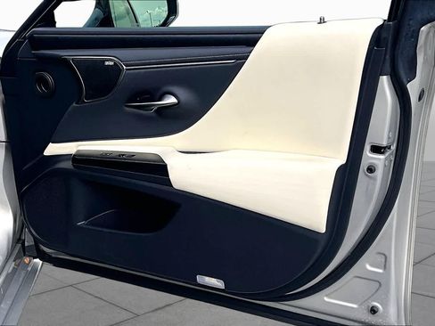 Used 2022 Lexus ES 350 Ultra Luxury w/ Accessory Package 2 FWD image 23