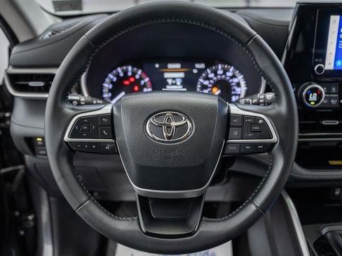 Used 2023 Toyota Highlander XLE AWD/4WD image 31