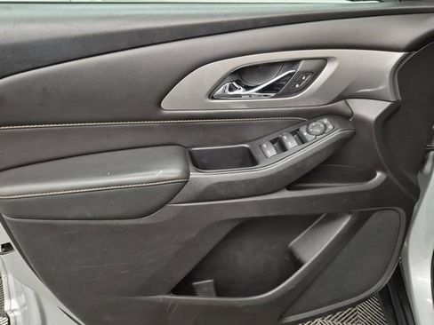 Used 2018 Chevrolet Traverse LT image 17