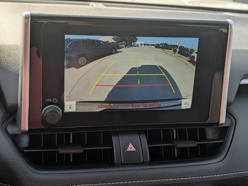Used 2025 Toyota RAV4 XLE FWD image 18